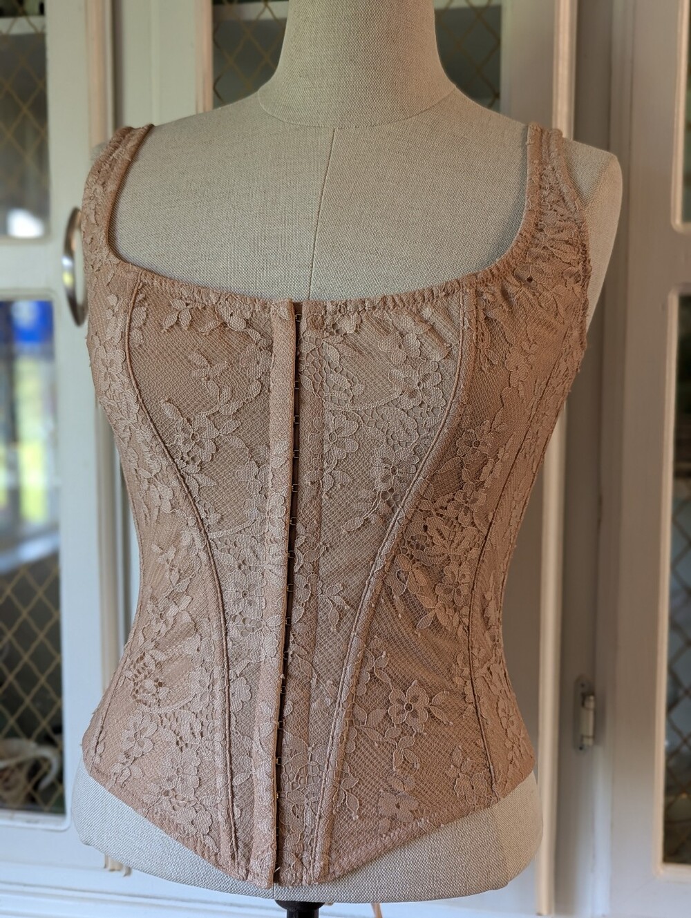 🩷🆕VS The Classic Corset Praline Lace Fitted Top with Lace-Up Back Gold Bodycon - Picture 5 of 16